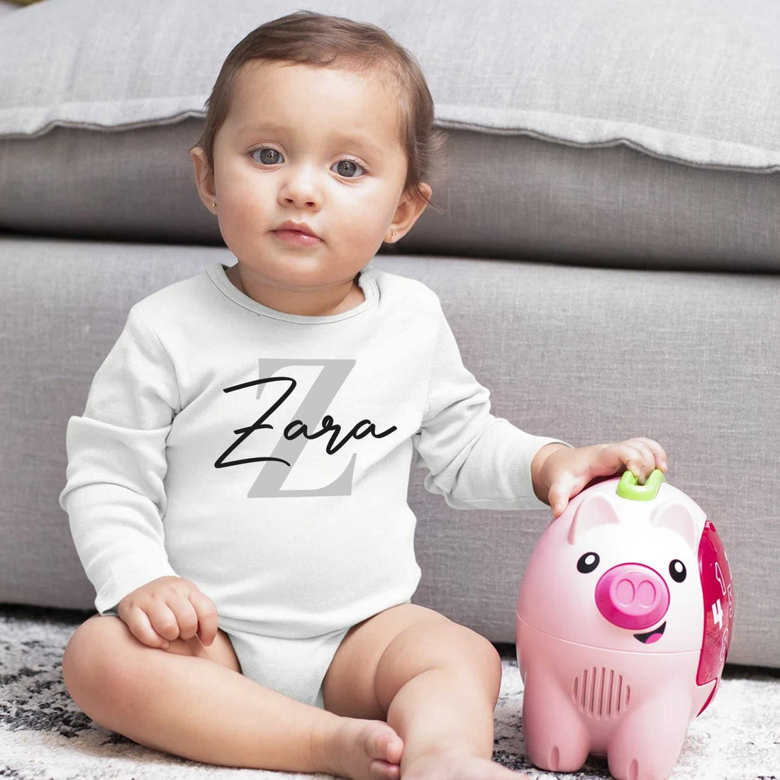 Mameluco de bebé personalizado® con nombre y monograma - Mameluco de bebé para anuncio de embarazo®, Mameluco con nombre de bebé®, Camiseta personalizada para bebé niña