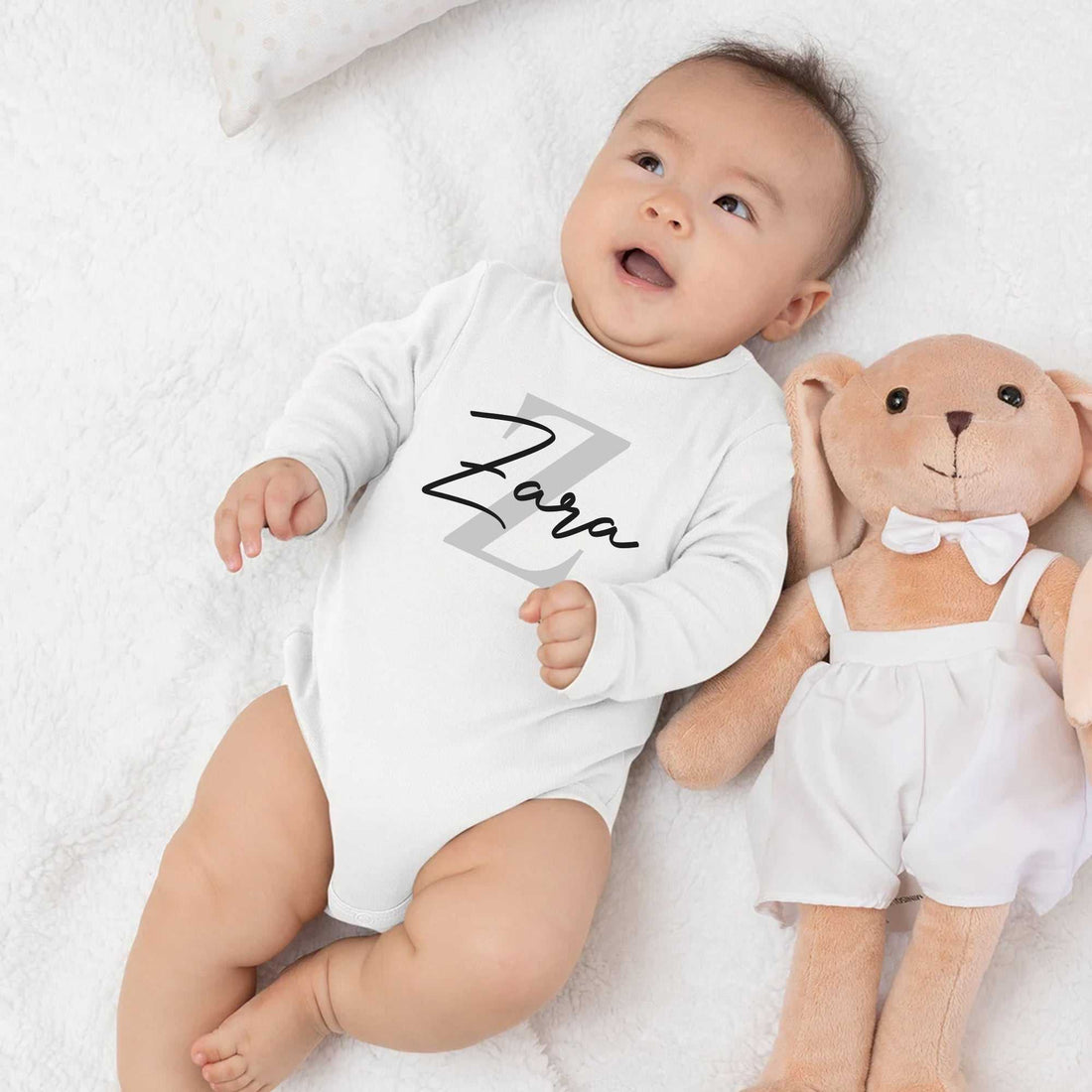 Mameluco de bebé personalizado® con nombre y monograma - Mameluco de bebé para anuncio de embarazo®, Mameluco con nombre de bebé®, Camiseta personalizada para bebé niña