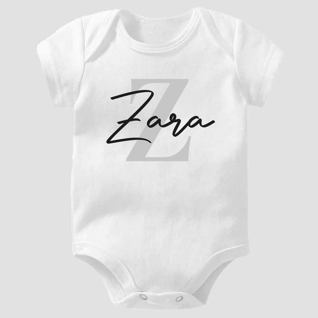 Mameluco de bebé personalizado® con nombre y monograma - Mameluco de bebé para anuncio de embarazo®, Mameluco con nombre de bebé®, Camiseta personalizada para bebé niña