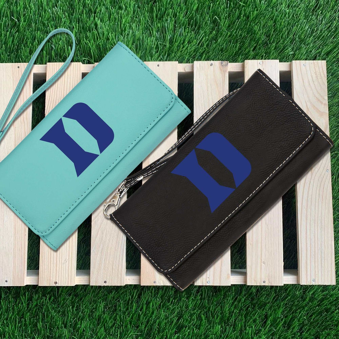 Billetera de cuero Duke personalizada, Duke Blue Devils, Billetera de piel sintética personalizada con correa, Accesorios Duke para mamá