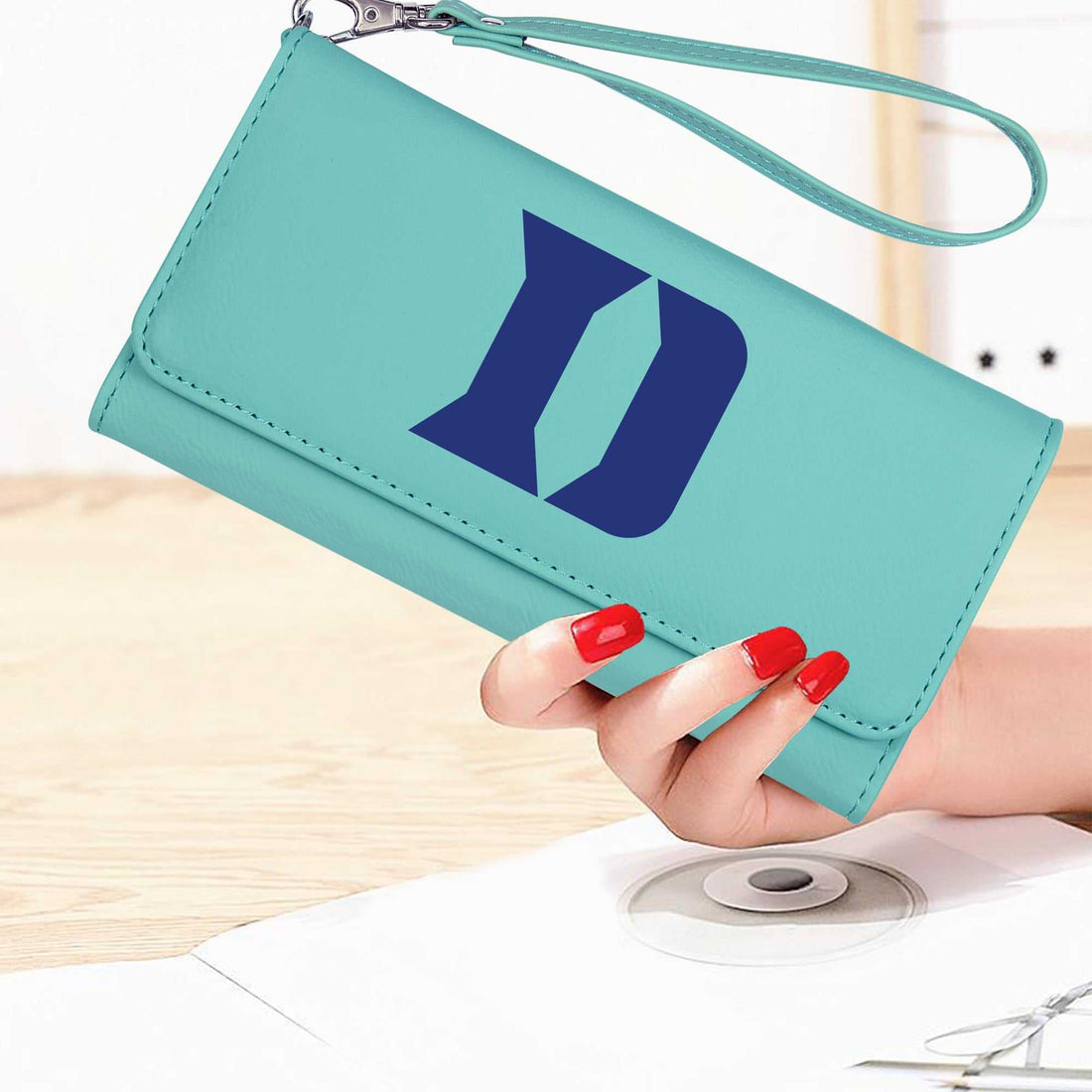 Billetera de cuero Duke personalizada, Duke Blue Devils, Billetera de piel sintética personalizada con correa, Accesorios Duke para mamá