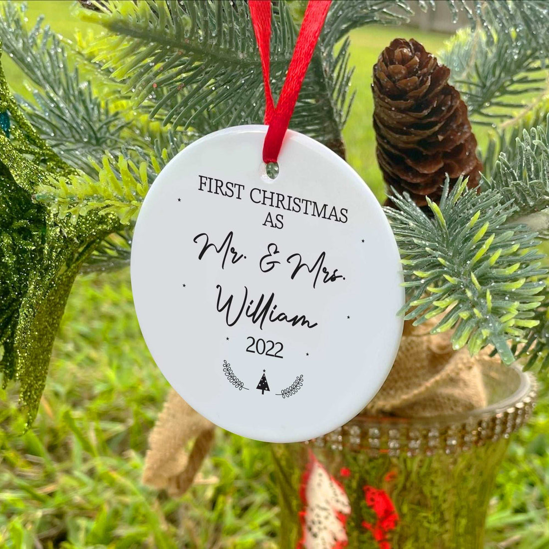 Adorno personalizado de cerámica "Nuestra primera Navidad como marido y mujer", adorno de boda personalizado, regalo para pareja de casados