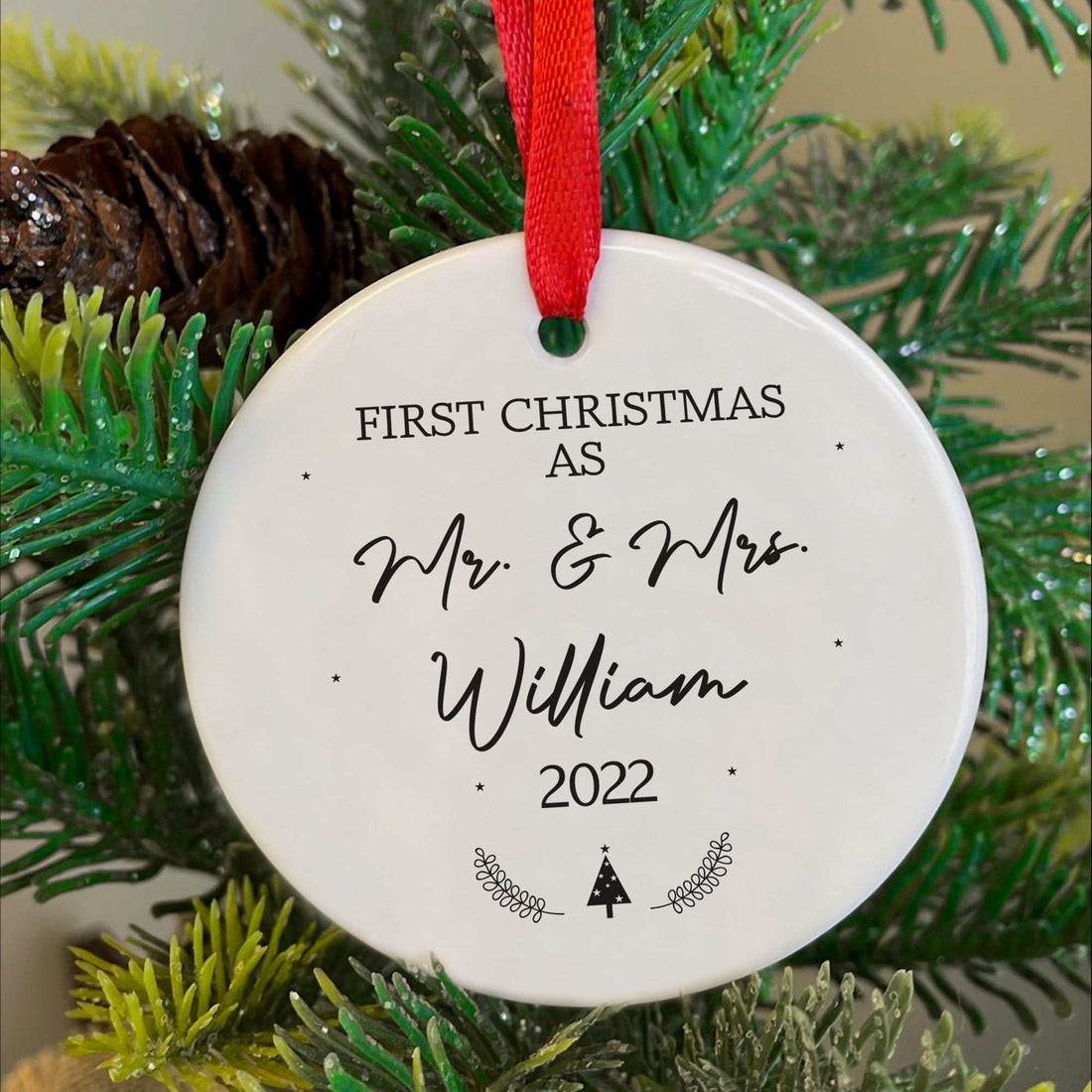 Adorno personalizado de cerámica "Nuestra primera Navidad como marido y mujer", adorno de boda personalizado, regalo para pareja de casados