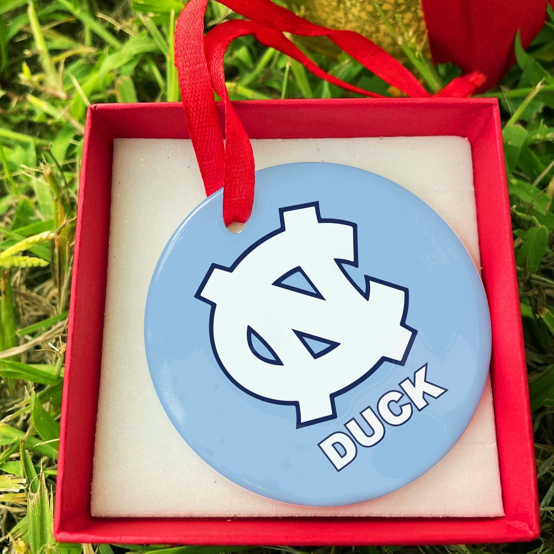 Adornos de los Tar Heels de Carolina del Norte | Adornos de cerámica personalizados | Mamá y papá de Carolina | Regalos de boda