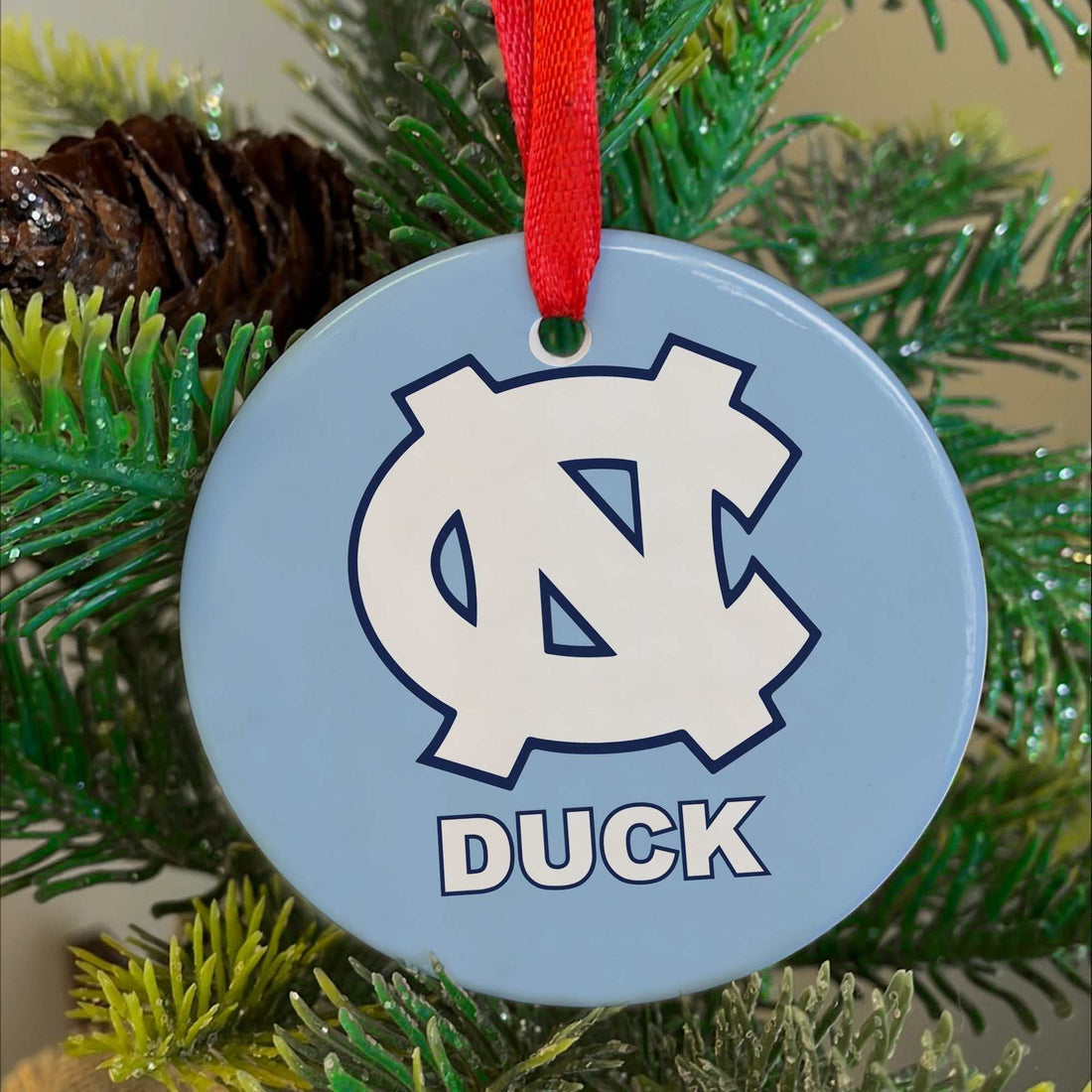 Adornos de los Tar Heels de Carolina del Norte | Adornos de cerámica personalizados | Mamá y papá de Carolina | Regalos de boda