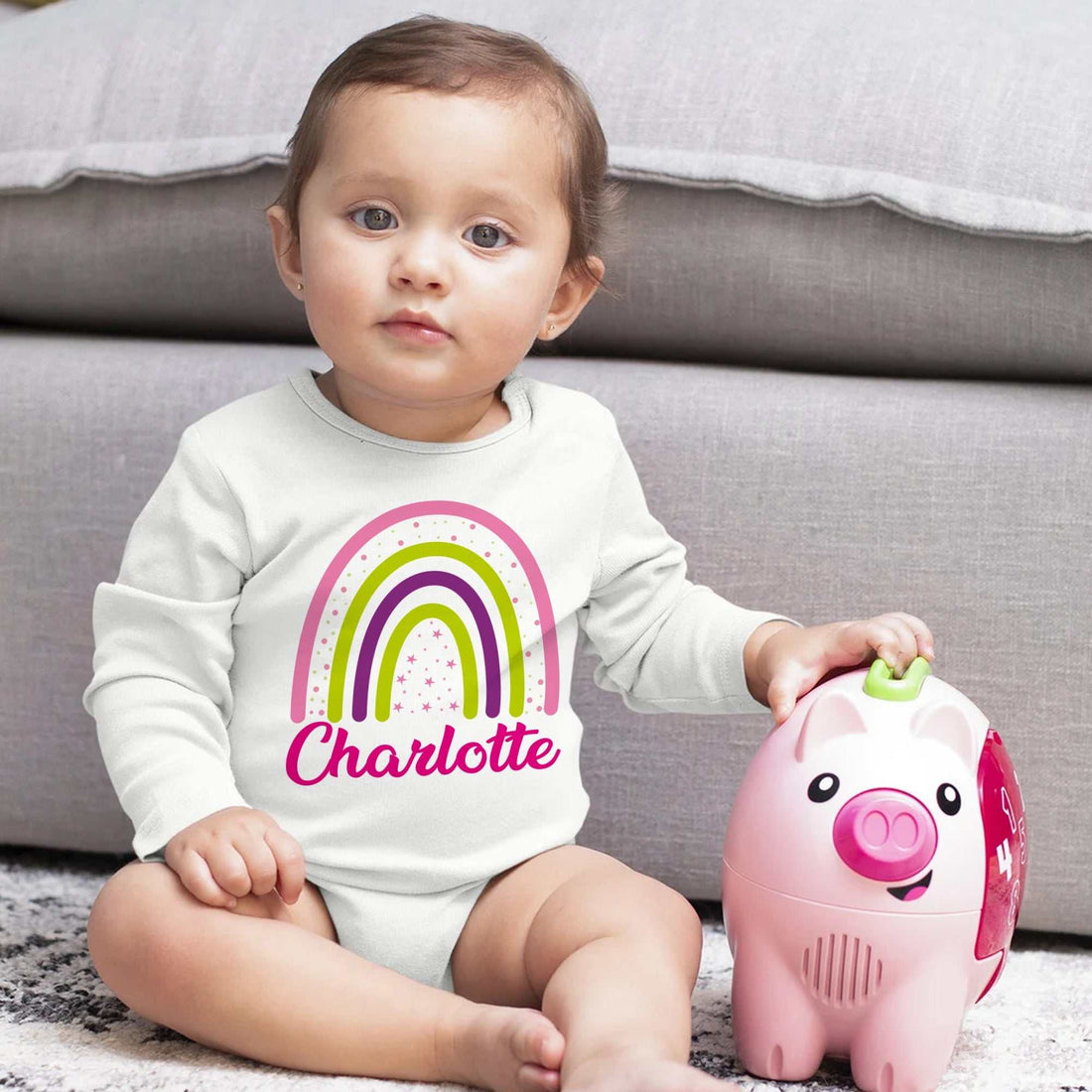 Body de bebé personalizado arcoíris (Rainbow Custom Baby Onesie®) - Body de bebé para anuncio de embarazo (Pregnancy Announcement Baby Onesie®), Body de bebé con nombre (Baby Name Onesie®), Camiseta personalizada para niña (Personalized Baby Girl Shirt)