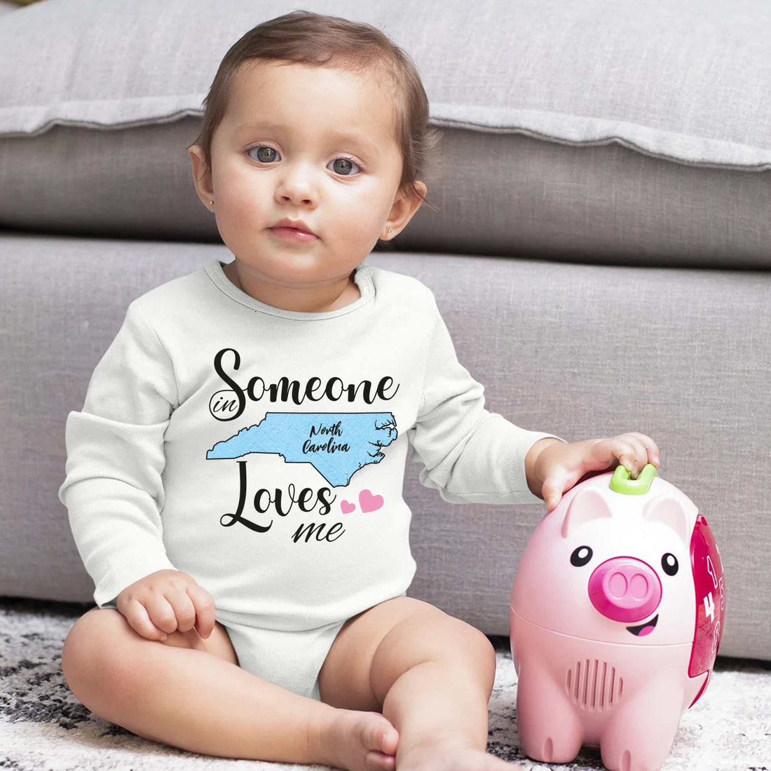 Alguien me ama con un mapa personalizado, Body divertido para bebé®, Body para bebé con anuncio de embarazo®, Body para bebé con nombre®