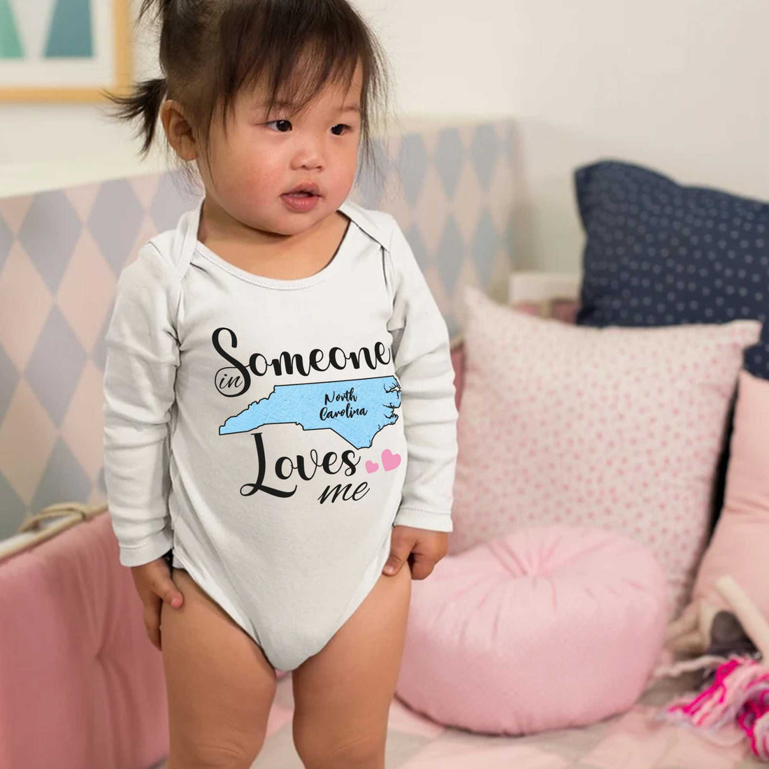 Alguien me ama con un mapa personalizado, Body divertido para bebé®, Body para bebé con anuncio de embarazo®, Body para bebé con nombre®