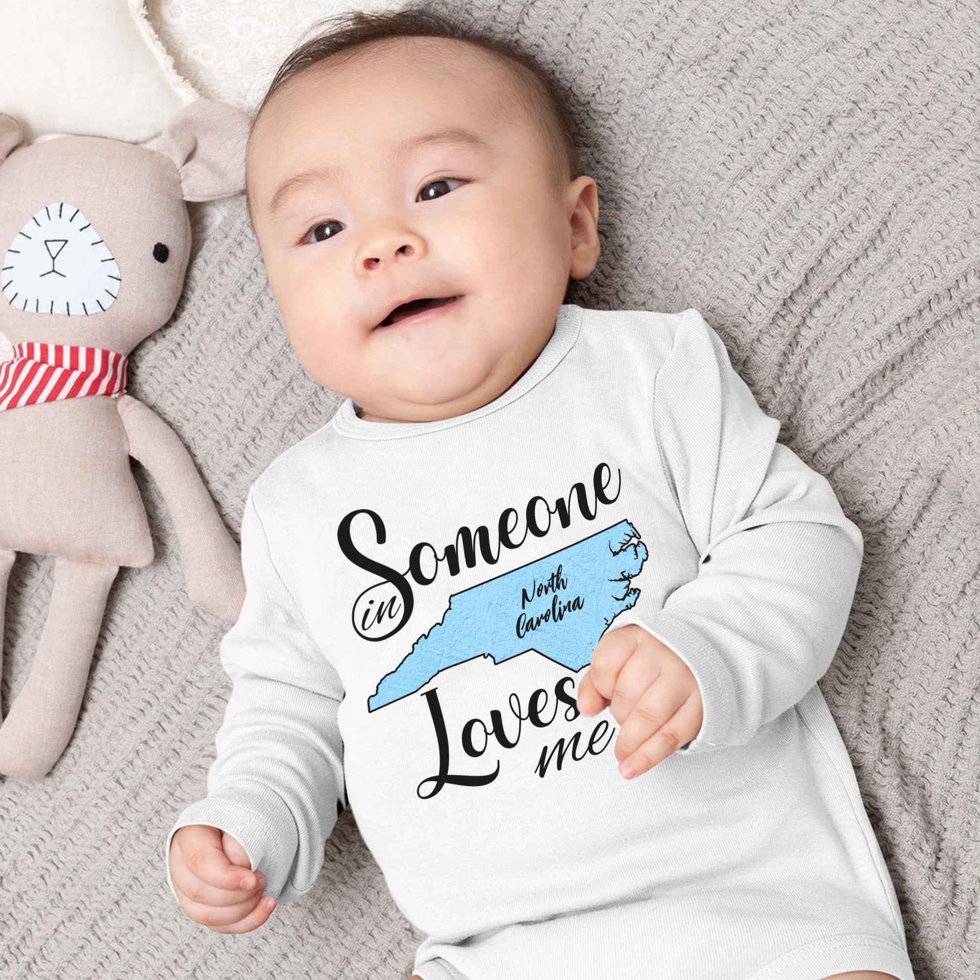 Someone loves me with personalized map, Funny Baby Onesie®, Pregnancy Announcement Baby Onesie®, Baby Name Onesie®